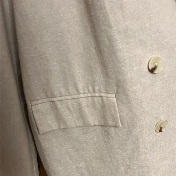 Elegant Cream Double-Breasted Women's Blazer - Picture 3 of 6